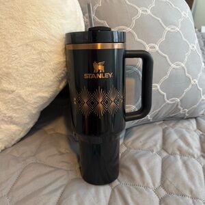 Black and Gold 40oz Stanley